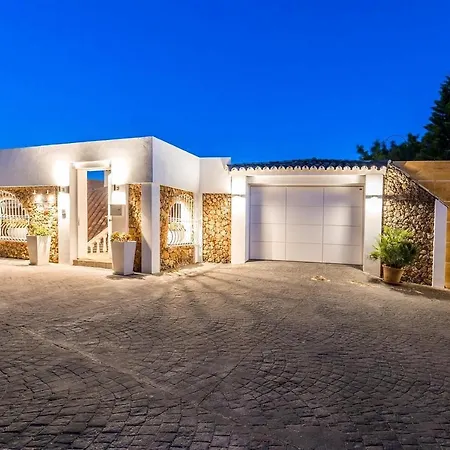 Exclusive With Stunning View Vila *